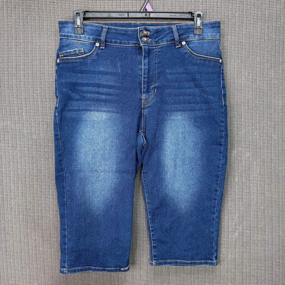 Faith Jeans Womens Size 14W Blue Capri Distressed Denim Pants Keep The Faith